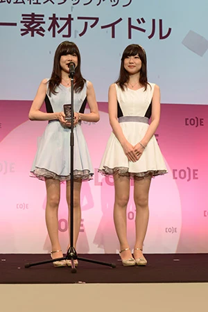 贈賞式では「みなさんのおかげで素晴らしい賞をいただく事ができました」と笑顔でコメント