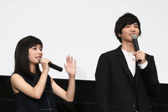  志尊からの暴露に焦って真顔になる芳根