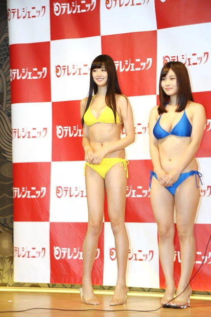 隣の橘花と並ぶとはっきりわかる高身長の熊江。その長い美脚が目立つ