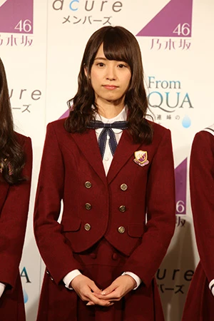 「泳ぐのが苦手な私ががんばって泳いでいる感じに仕上がっています」（衛藤）