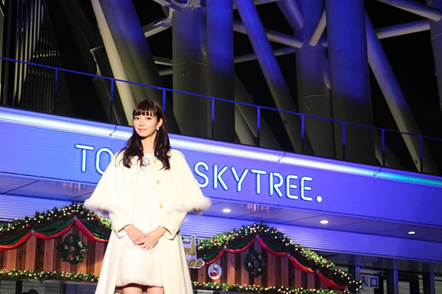  「鳥になって上からスカイツリーを見たい！」と、今年のクリスマスイルミネーションのテーマ「願い」にかけて聞かれ答えたこの願望。いつか叶う…でしょう！