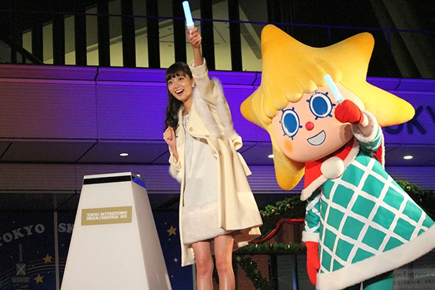 集まった観客と一緒に点灯時の合図を練習。会場と一体感が生まれて緊張が解け、「（点灯が）楽しみになった」