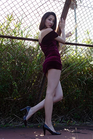 魔性の二面性で翻弄…アダルトな初水着グラビアも妖艶な大石絵理「男性同様、女のコにもトキメキますよ」