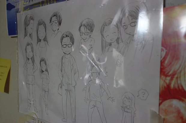 壁に貼られた『北欧女子』の登場人物たちのラフスケッチ