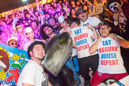 一体、何が？ 年の瀬、ギャルが渋谷のクラブで“マグロ”に熱狂！