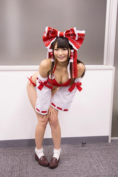 コスプレイヤー名：なつめ愛莉コスチュームの作品名：東●Ｐｒｏｊｅｃｔキャラクター名：博●霊夢