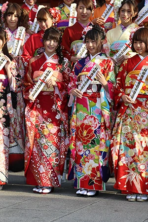 AKB48の入山杏奈と木崎ゆりあを直撃!