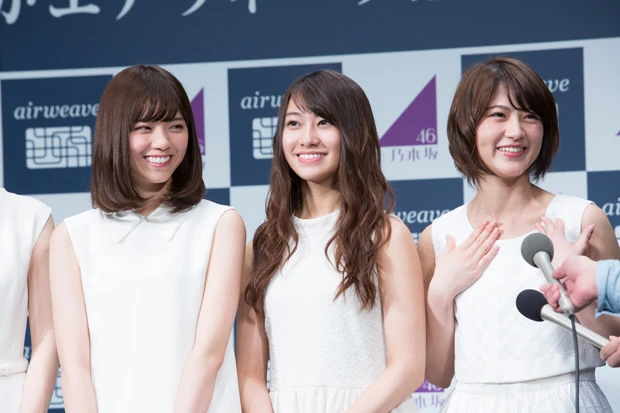 左から、西野七瀬、桜井玲香、若月佑美