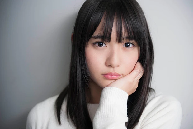 今、最も見たいグラビアアイドルとしてファンを狂喜させる浅川梨奈のロリフェイスと鮮烈ボディ 「恥ずかしいから言わないで…！」って？