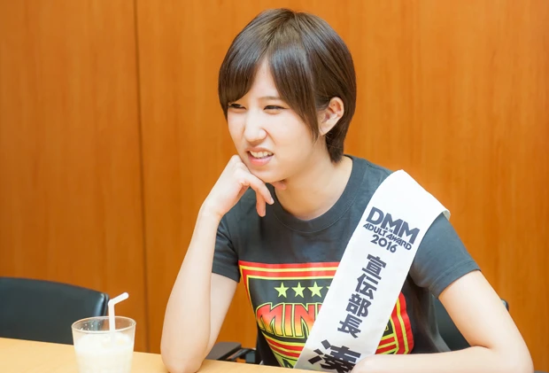  “出会い”についてのトークが始まると愚痴モード全開で、この表情に…。女優業モードとの落差が激しすぎ！