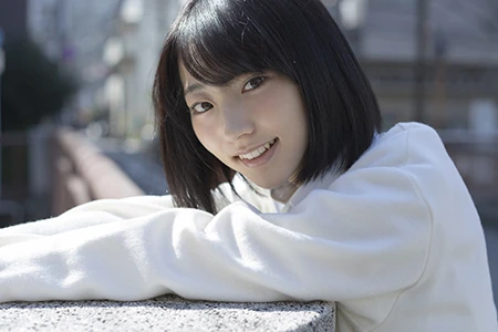 「制服がコスプレになっても大丈夫!」“日本一カワイい女子高生”武田玲奈の卒業メモリアルな純白