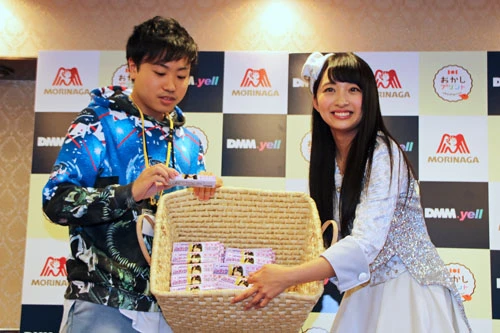  １週間で１万１千以上のＹＥＬＬを渡邉に送ったファンランキングトップのユーザーに告白をしながら、渡邉がプリントされた１００個のハイチュウをプレゼント