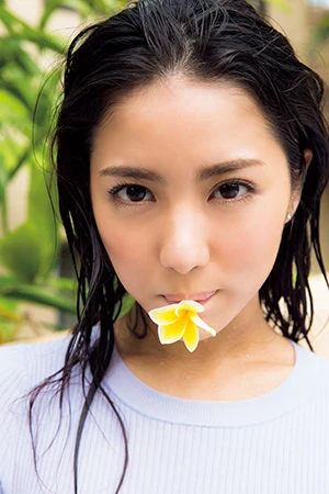 『ビリギャル』から大ブレイク、石川恋の腹筋がスゴすぎると大反響！「写真集のために必死で鍛えました」