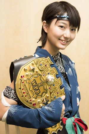 アプガの“スク水クィーン”新井愛瞳が『グラバカ！』優勝を宣言「ベルト３本巻いてプールに入ります！」