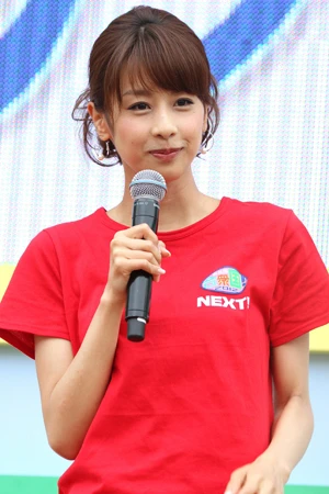 ウエディングドレスを着たカトパンが「やっぱりキツいですね…」と胸元に自信あり？