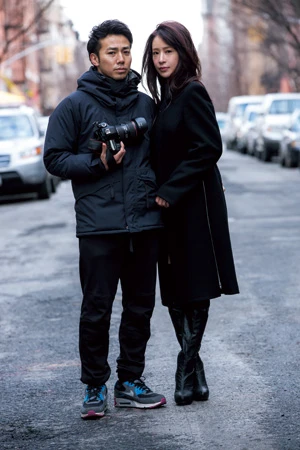 『神室舞衣ファースト写真集』を激写したピース・綾部祐二。ふたりが追求した“高級な下品”とは…