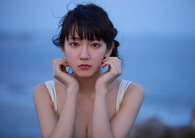 『あさが来た』に続き『ゆとりですがなにか』で注目の吉岡里帆がグラビアでも清新！「朝ドラに出ていたって誰も信じてくれなくて…」