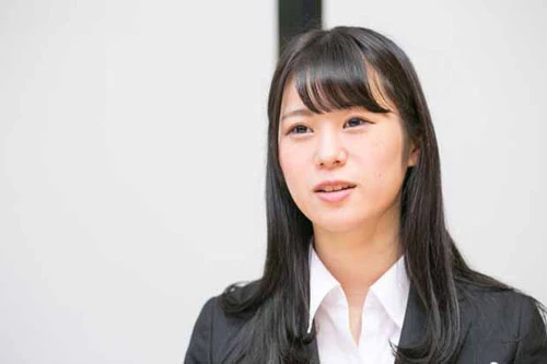  アイドル好きで、メイドカフェで働いたりとアキバ度高めな、ゆり