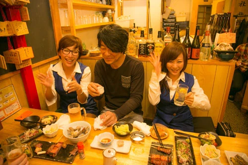  「週プレＮＥＷＳ」の貝山弘一編集長もすっかりご満悦