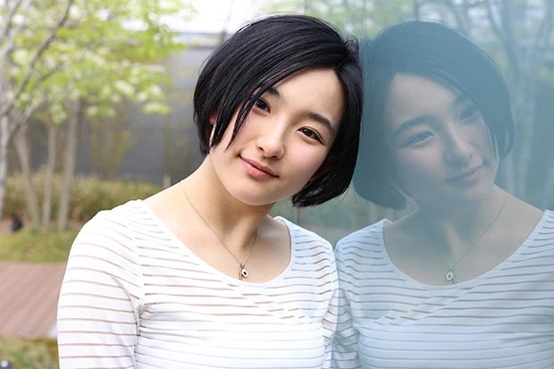 『週プレ3姉妹』が一新、現役JKの17歳がグラビアで弾ける! サンズの注目株は「思わず胸を触っちゃいました」