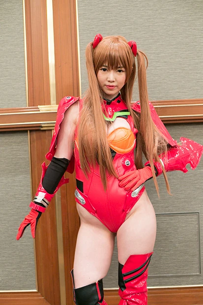 コスプレイヤー名：綾波ゆめコスチュームの作品名：エヴァ●ゲリオンキャラクター名：ア●カ（山下しゅ●や先生バージョン）Ｔｗｉｔｔｅｒアカウント：@ayanamiyume