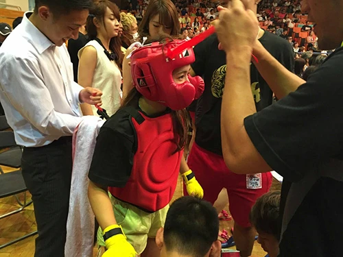 Ｋ－１アマチュアにも挑戦！　残念ながら負けてしまいましたが、腰が入りまくったいい蹴りを放っていました。