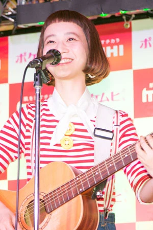 “パッツン前髪”で人気の三戸なつめ。スク水が似合いすぎて怖い？