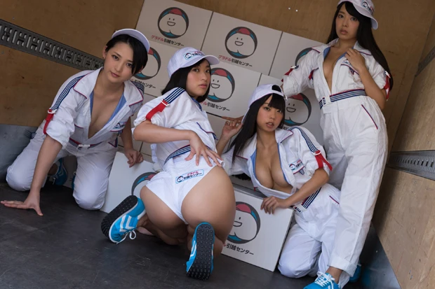 人気グラドルたちがシャワーを浴びてお触り！？ “素ッピン”グラビアの仕掛け人は…