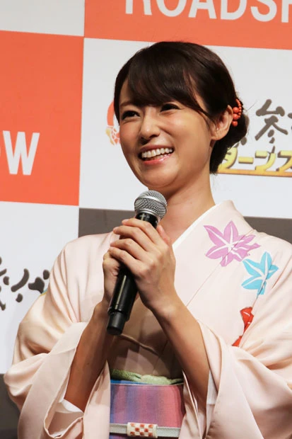 着物姿も美しい！ 深田恭子が初めてのファーストバイト？