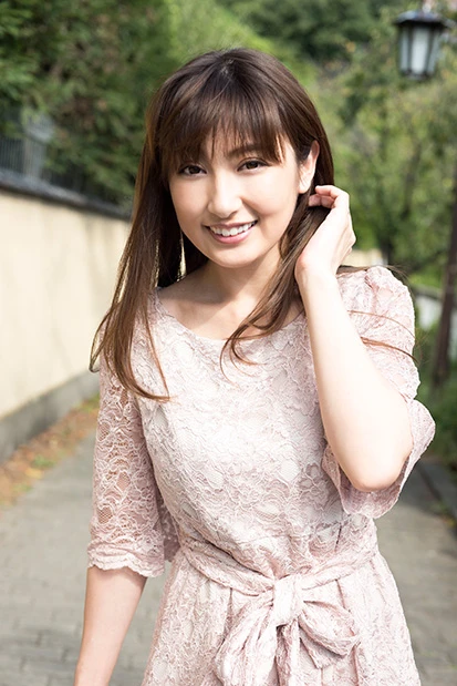 ５年ぶりのグラビア復帰で熊田曜子が魅せる、母性を増した美しさ