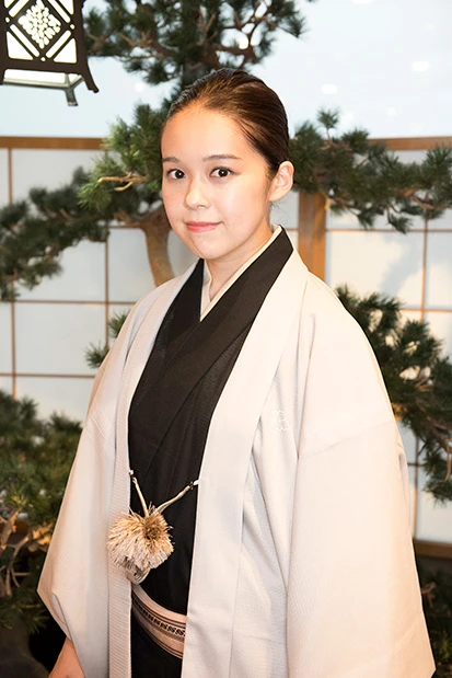 ミスｉＤにも選ばれた美人落語家・林家つる子「師匠がパンツ一丁の時は、どーもスイマセン！」