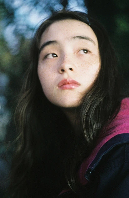 『君の名は。』で大反響、ＲＡＤＷＩＭＰＳの新作ジャケットで話題の“そばかすがカワイい”女のコって？