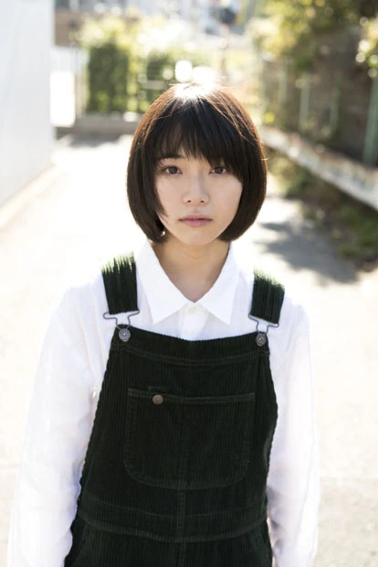 わずか１年でＣＭ出演が１０本！の異色モデル・りりかが初グラビア「水着は似合わないので下着で…」