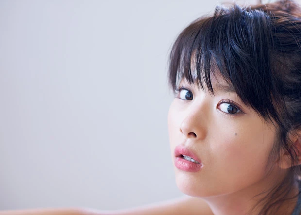 ファースト写真集が大反響の馬場ふみか。“神の造形”がさらに進化！「宇宙の神秘とか言われました」