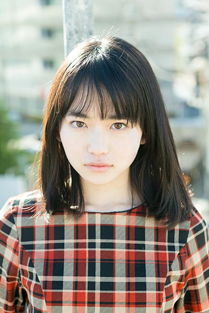 今年最注目の“目力”女優・山田杏奈はクセの強いキャラで勝負！「麻雀では“とにかく早くリーチしたい派”です（笑）」