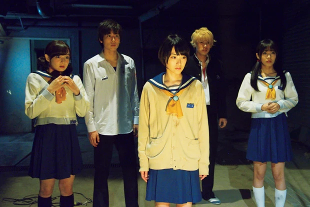  （ｃ）２０１６　Ｔｅａｍ　ＧｒｉｓＧｒｉｓ／ＭＡＧＥＳ．／５ｐｂ．　／映画「コープスパーティー　Ｂｏｏｋ　ｏｆ　Ｓｈａｄｏｗｓ」製作委員会