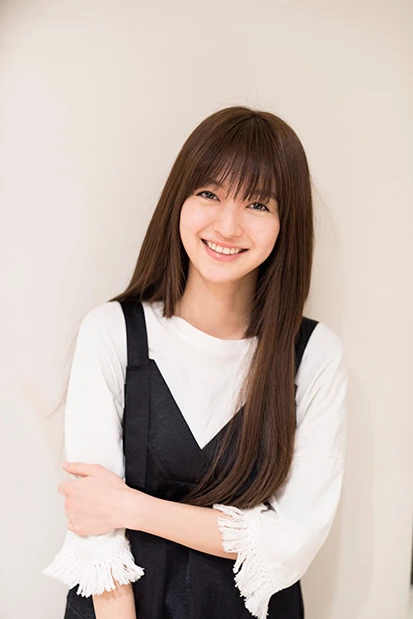 逢沢りなが4年ぶりのグラビア解禁。男を誘惑する大人の色気…はまだ自分にない?