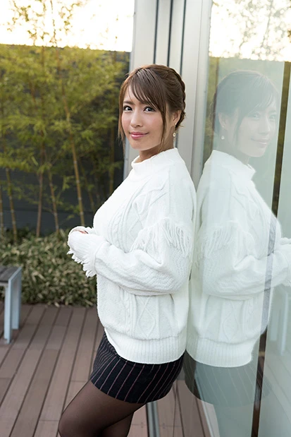 “日本一黒いグラビアアイドル”と話題の橋本梨菜が語る超こだわり「松崎しげるさんには是非お会いしてみたい」