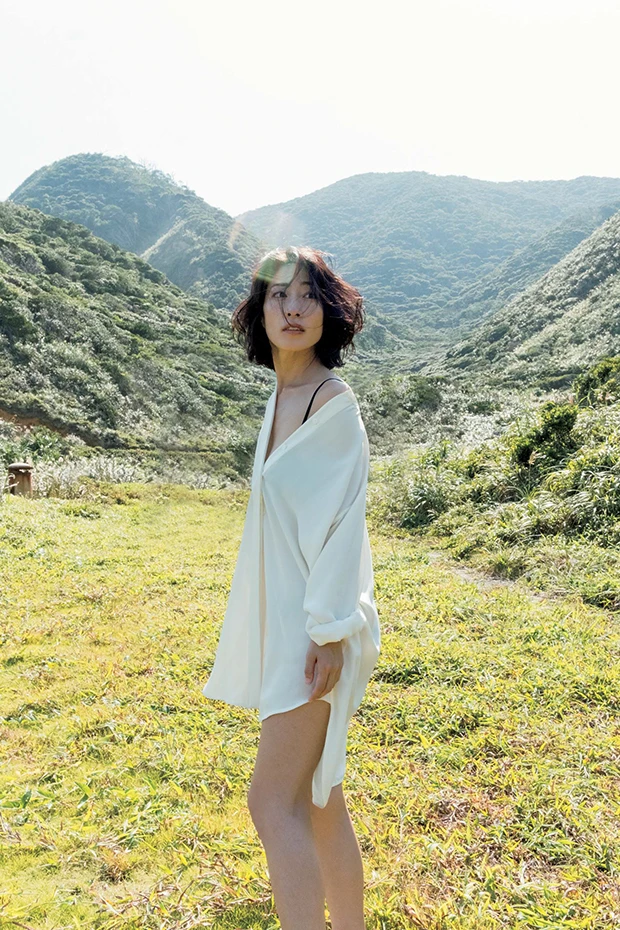 出産＆シングルマザーを明かし世間を驚かせた女優・佐藤寛子が奄美在住で撮り下ろした“堂々と出せる”写真集！