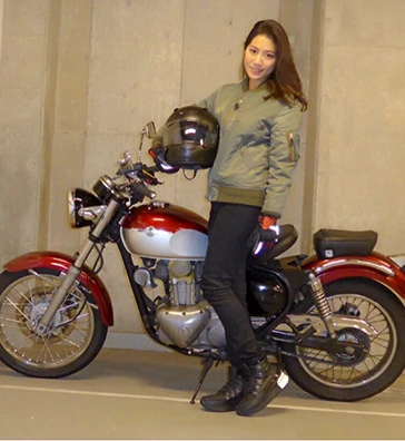 男の人の後ろに乗るのは絶対イヤなバイク女子・白石あさえ「赤のドゥカティを買うために仕事を頑張りたい！」