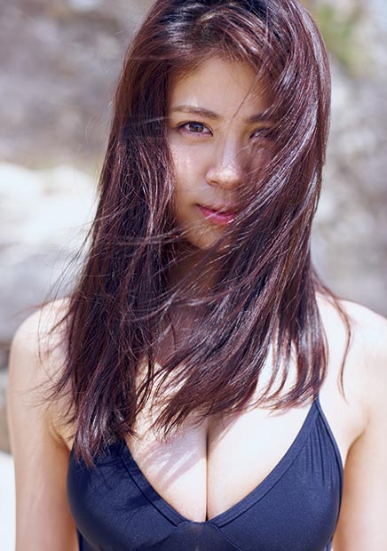 初グラビアで即表紙！ ニューヒロイン・澤北るなの「ツン」と「デレ」の割合は…？