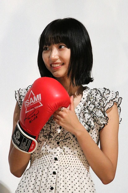 ＪＫボクサーを演じた武田玲奈がファンに強烈な右ストレートを“プレゼント”！？