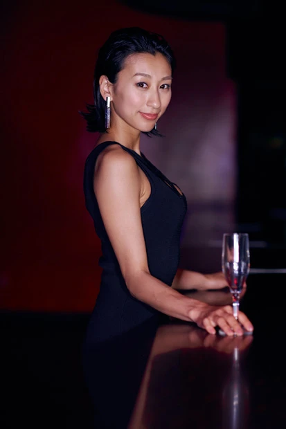 『週プレ酒ＢＡＲ』オープン記念で約２年半ぶりに帰ってきた浅田舞！「自分史上最高のくびれです」