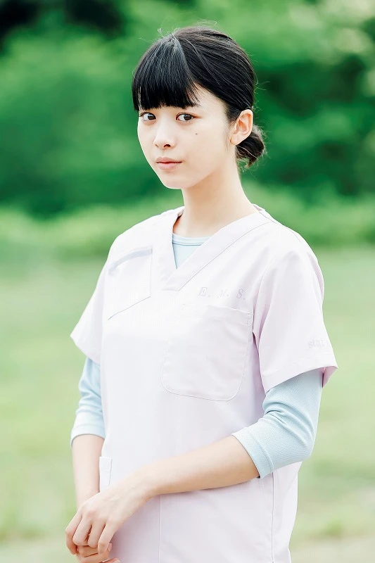 大人気の馬場ふみかがナース役に挑戦！　長丁場のロケを乗り切る健康法は？