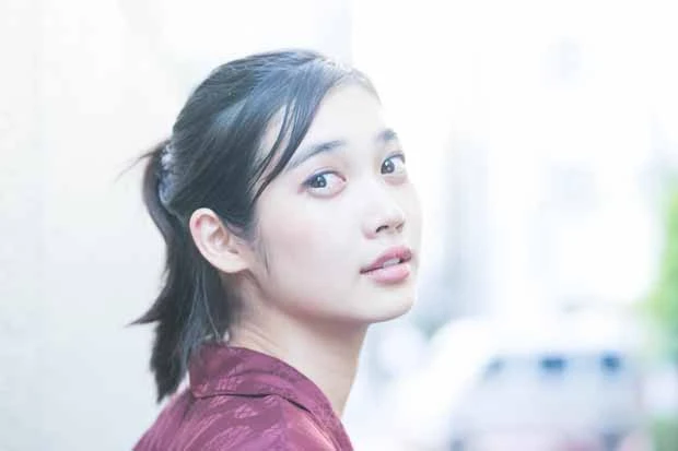 初グラビアでサンダル直撃！ “最も女性誌に登場”した人気モデル・林田岬優の素顔