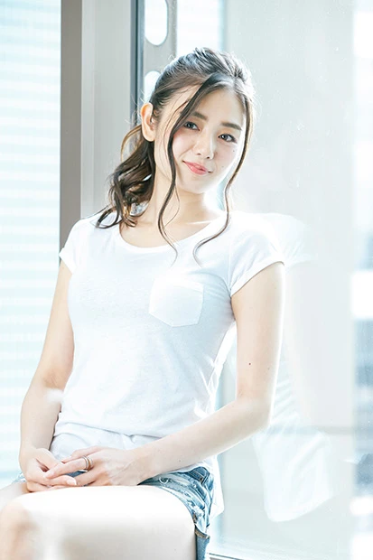 『ハロー張りネズミ』に出演の片山萌美がスナックの看板娘！ タイプの男性はまさかの…「お金の大切さをよく知っているので（笑）」