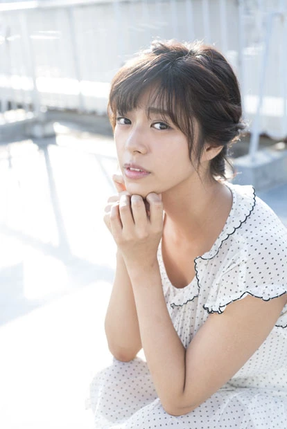 規格外の新星、現役女子大生グラドル・わちみなみ　高校時代は制服の下に水着で登校！？