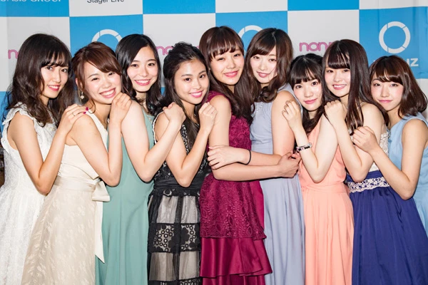 各賞の麗しき受賞者！　左から、及川未歩さん（駒澤大学）、端田三奈未さん（慶応義塾大学）、持田凪沙さん（青山学院大学）、田代汐李さん（跡見学園女子大学）、大瀬理子さん（白百合女子大学）、槍木彩乃さん（帝京大学）、土井山幸香さん（フェリス女学院大学）、吉田恵美さん（東京薬科大学）、前田菜々さん（明治大学）