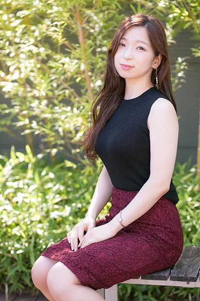 『バチェラー・ジャパン』で波紋を呼んだ３４歳・鶴あいかが“大人の色香”を晒した！「団地妻っぽい背徳的なイメージで…」