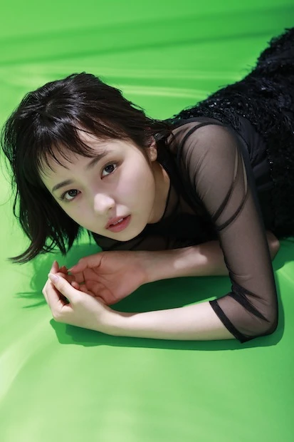 欅坂４６が“ダブル表紙”で進化したビジュアルを解禁！「彼女たちの“今”とメッセージ」